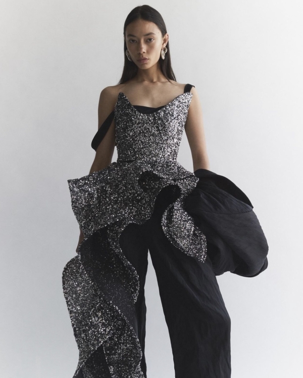 40 Standout Christmas Party Outfits for 2024 | Trendy Xmas Party Looks for Women