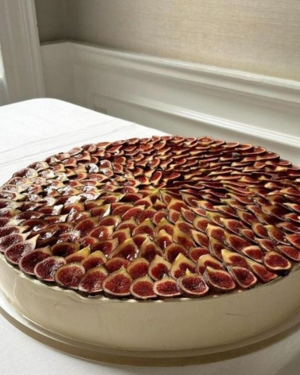 10 Major Wedding Cake Trends for 2025