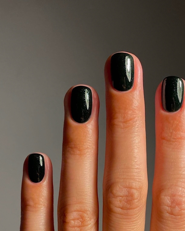 30 Nail Designs to Try This Holiday Season