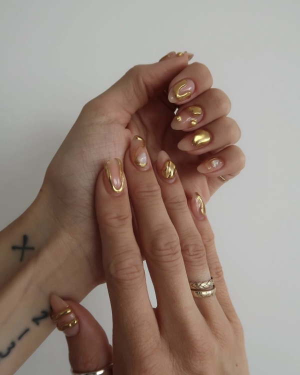 30 Nail Designs to Try This Holiday Season