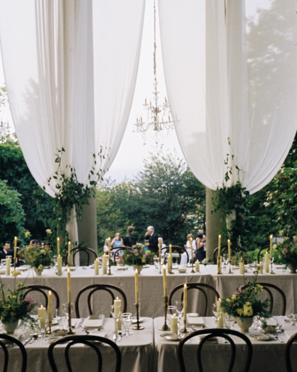 An Enchanting Wedding Amongst a Classic Manor Garden — photo 1