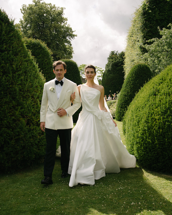 A Colorful Wedding Amongst the Costwolds Countryside
