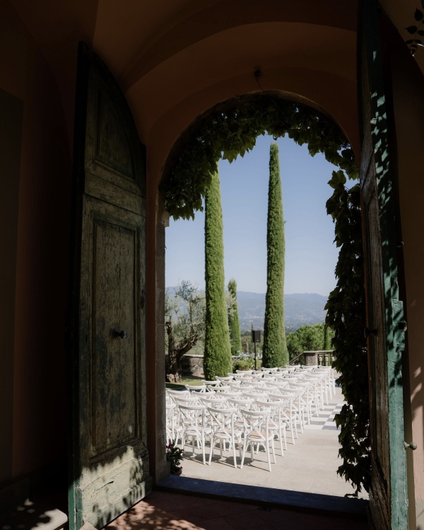 A Classic and Elegant Celebration in Italy