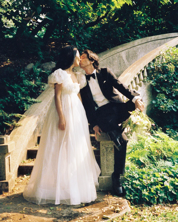 An Enchanting Wedding Amongst a Classic Manor Garden — photo 2
