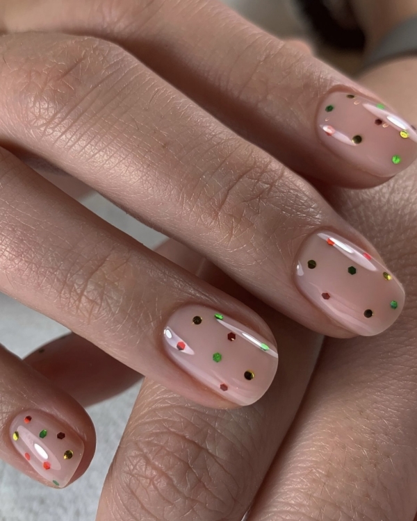 30 Nail Designs to Try This Holiday Season