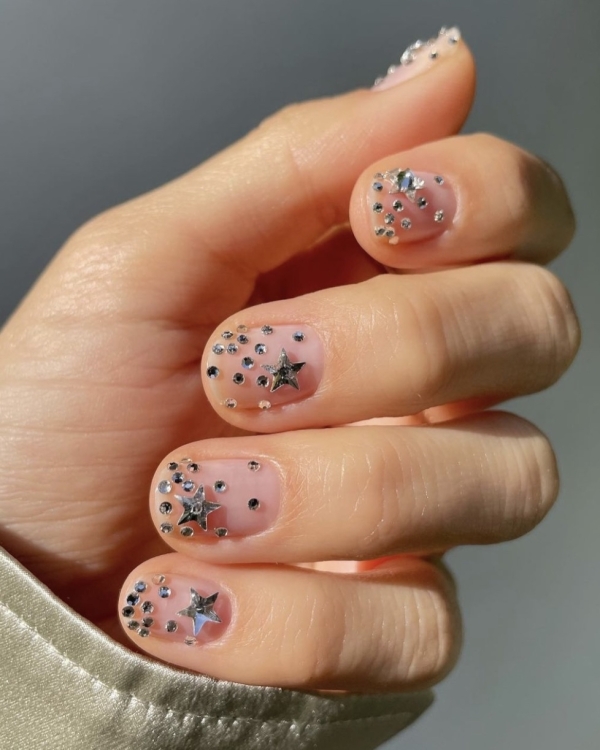 30 Nail Designs to Try This Holiday Season