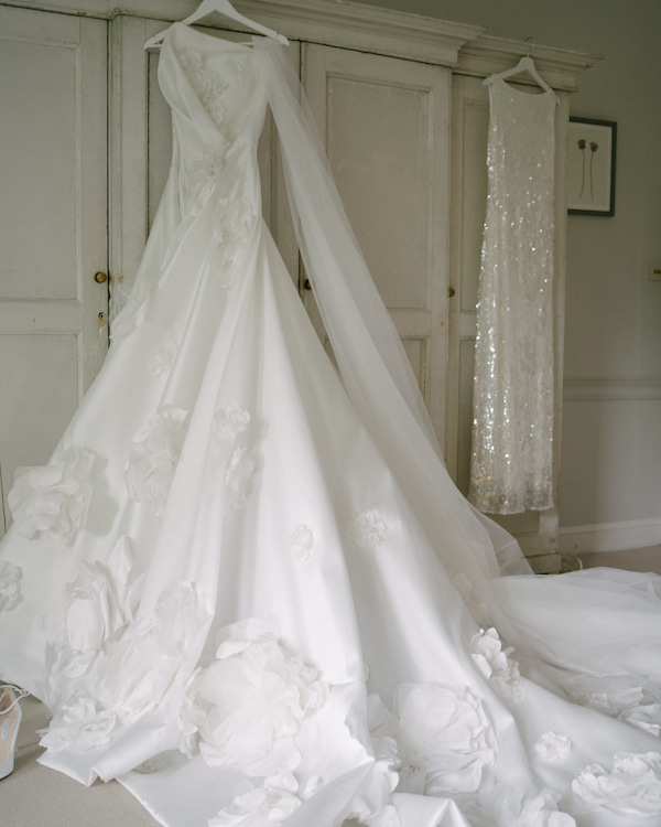 A Colorful Wedding Amongst the Costwolds Countryside