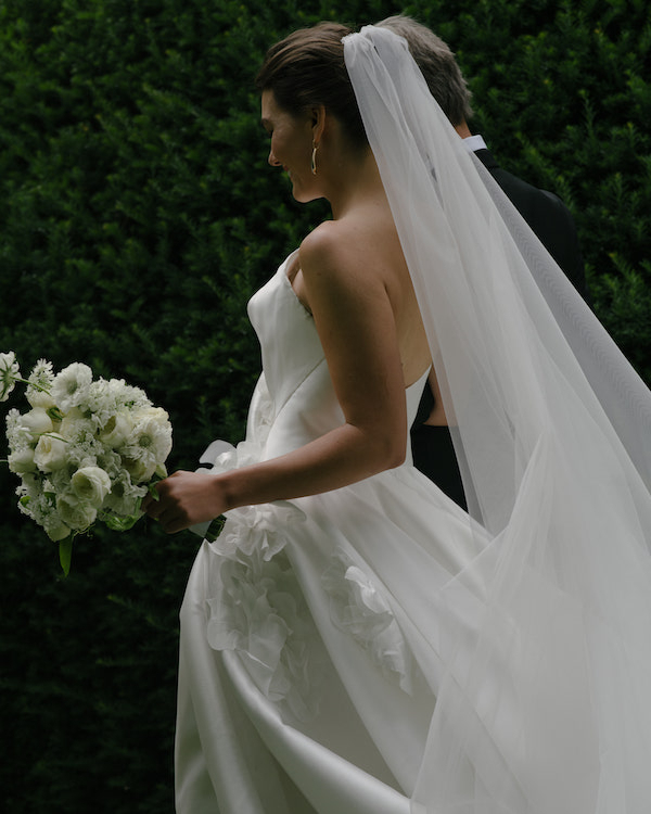 A Colorful Wedding Amongst the Costwolds Countryside