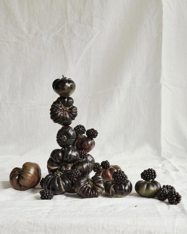 35 Artistic Fruit & Vegetable Centerpiece Arrangements