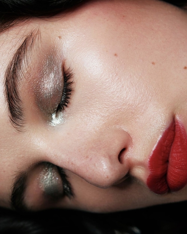 6 Eye-Catching Makeup Looks to Try for New Year’s Eve 2025
