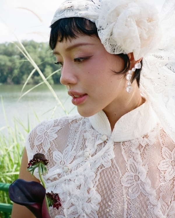 The Wedding Wardrobe Unpacked: Pros & Cons