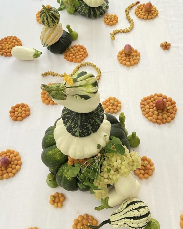 35 Artistic Fruit & Vegetable Centerpiece Arrangements