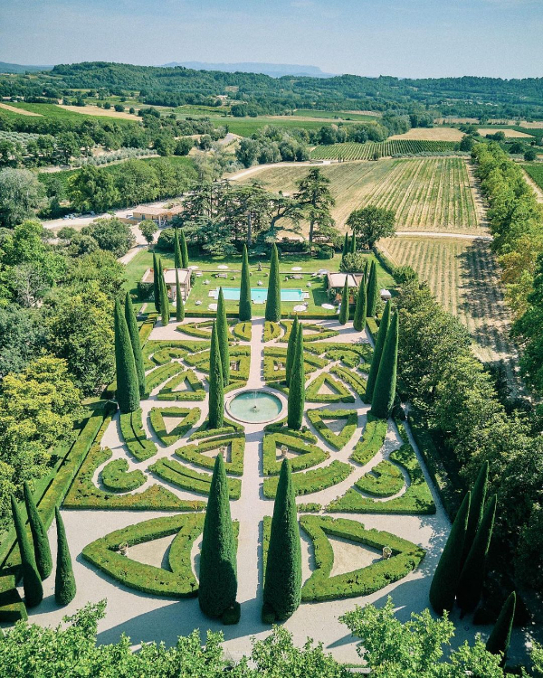 15 Awe-Inspiring Garden Wedding Venues Around the World