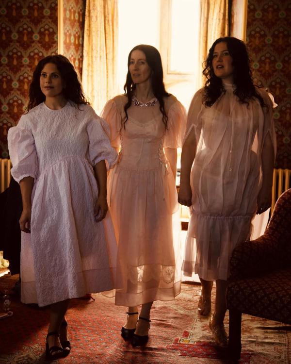 Bridesmaids With Different Styles? How to Make Their Looks Feel Cohesive