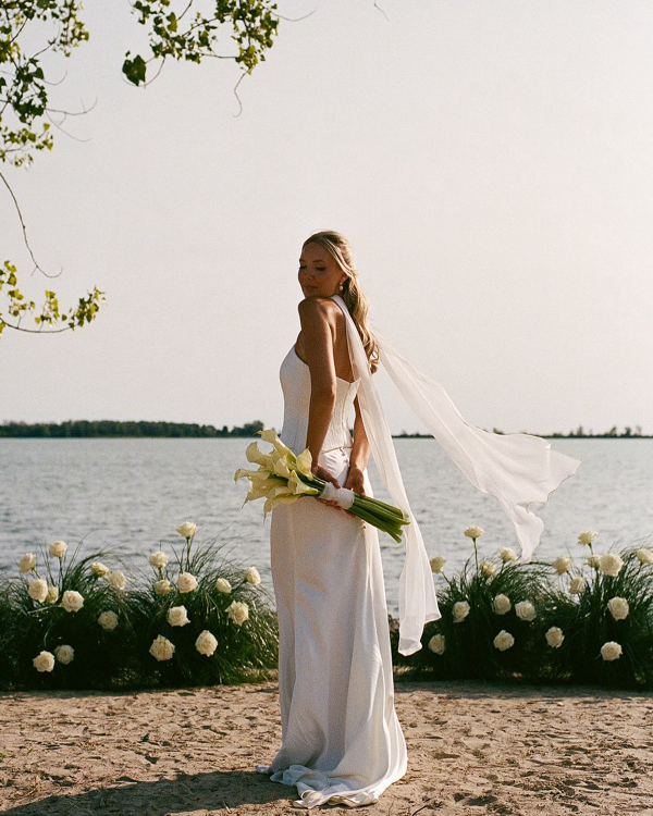 16 Best Wedding Photographers in Canada | Canadian Professional Photography | TOP Luxury Bridal Photographers