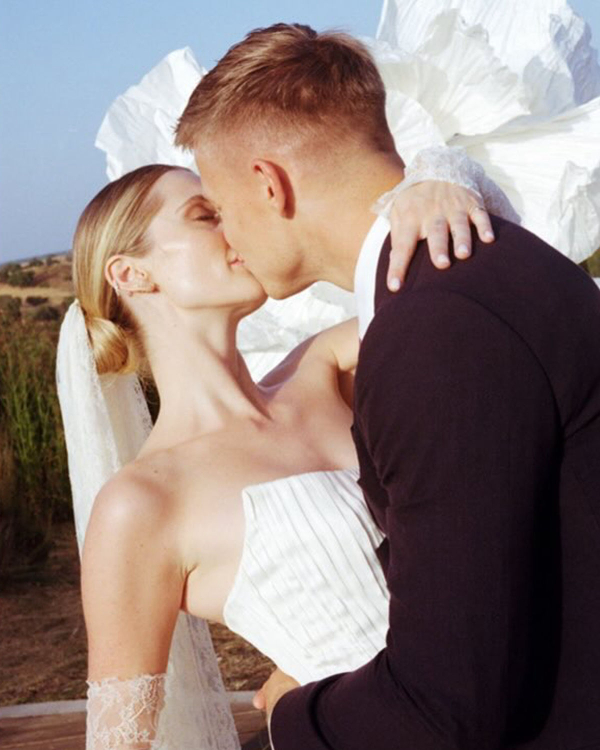 10 Photographer-Backed Wedding Portrait Pose Ideas to Save to Your Mood Board