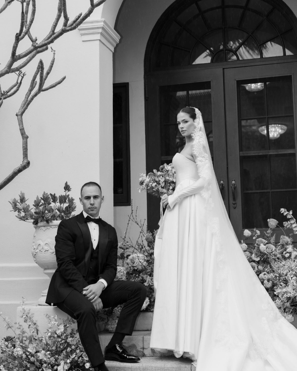 10 Photographer-Backed Wedding Portrait Pose Ideas to Save to Your Mood Board