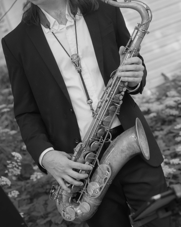 A Romantic Garden Wedding with Whimsical Foraged Blooms & Berries