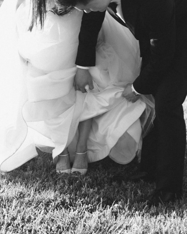 10 Photographer-Backed Wedding Portrait Pose Ideas to Save to Your Mood Board