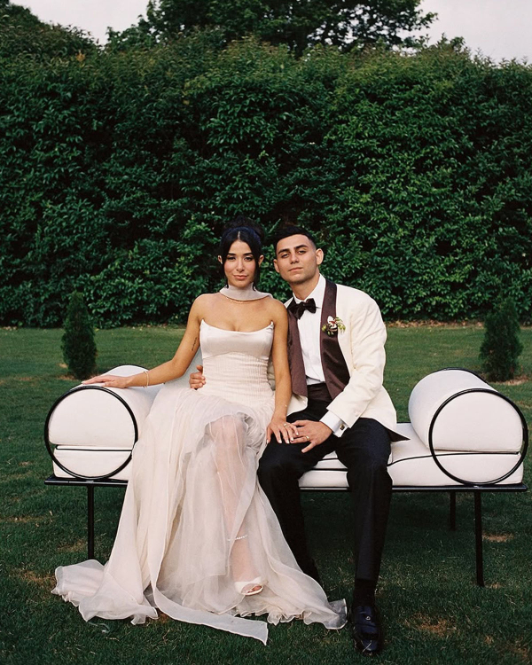 10 Photographer-Backed Wedding Portrait Pose Ideas to Save to Your Mood Board