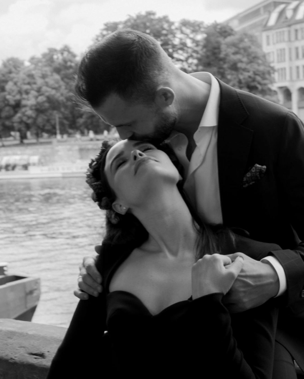 Engagement Party Etiquette | Who Throws The Engagement Party | Who Should be Invited | Planning Guide