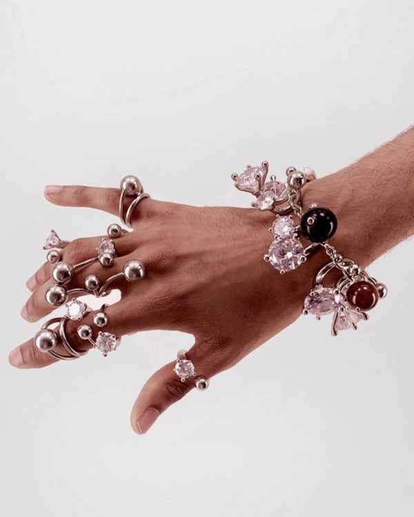 How to Secretly Find Your Partner's Ring Size?