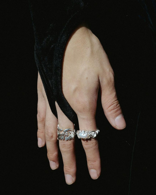 How to Secretly Find Your Partner's Ring Size?