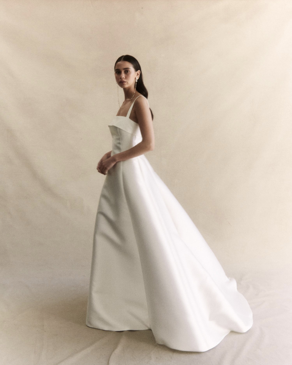 Best Wedding Dresses for Small Bust | Bridal Gowns for Petite Chest | Wedding Outfits