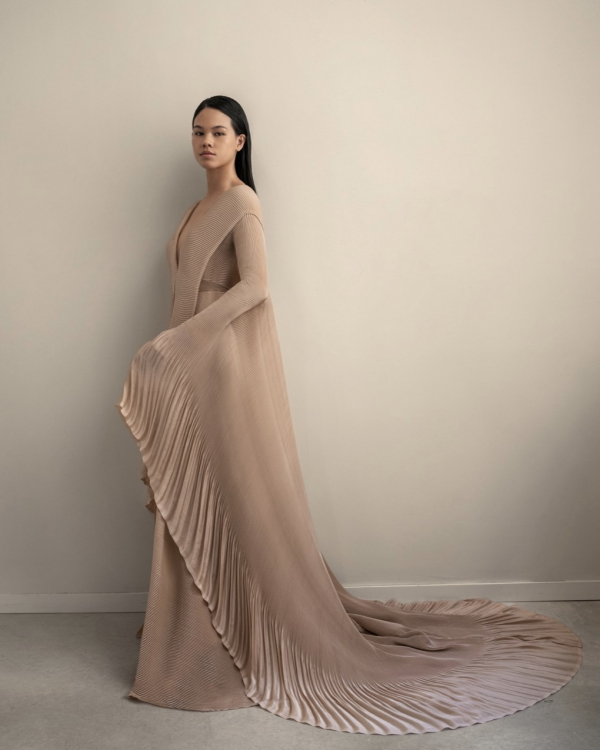 Best Wedding Dresses for Small Bust | Bridal Gowns for Petite Chest | Wedding Outfits