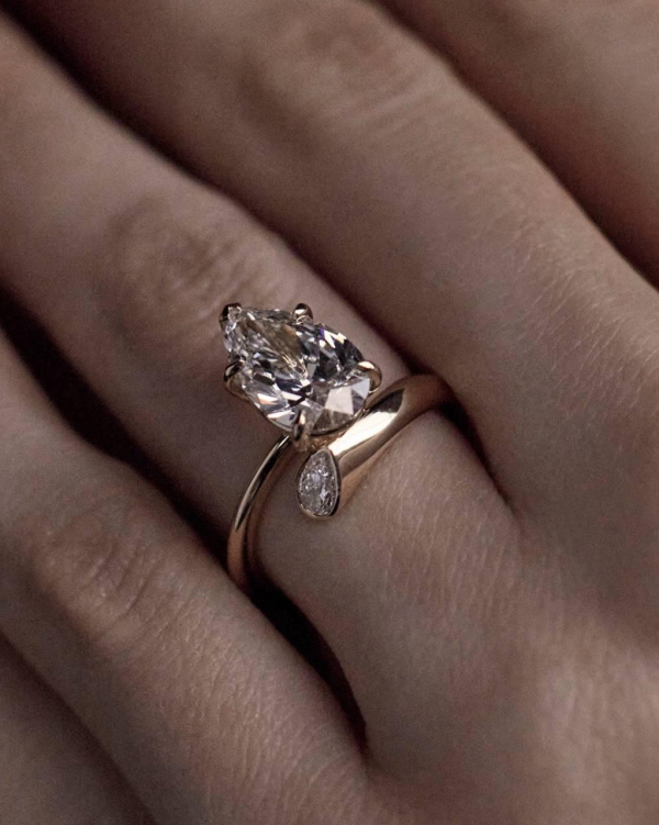 Wedding Rings for Pear Shaped Diamond | Teardrop Diamond | Pear Cut Rings