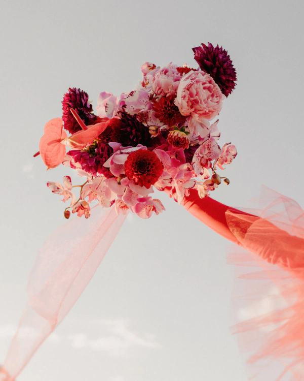 A Stylish Rock-Inspired Bridal Editorial — photo 2