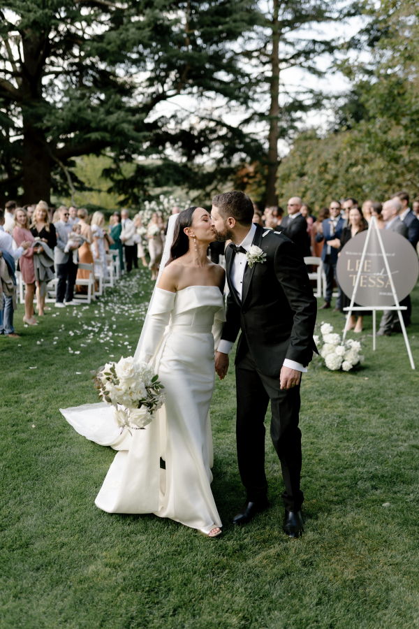 Timeless Elegance and Modern Flair: Charming Bendooley Estate Wedding