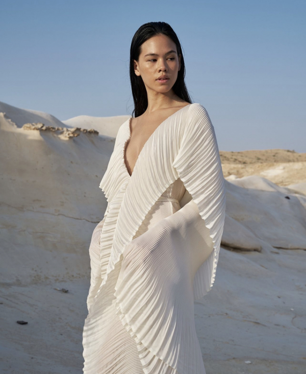 Best Wedding Dresses for Broad Shoulders | Bridal Gown Styles, Outfits for Wide Shoulders