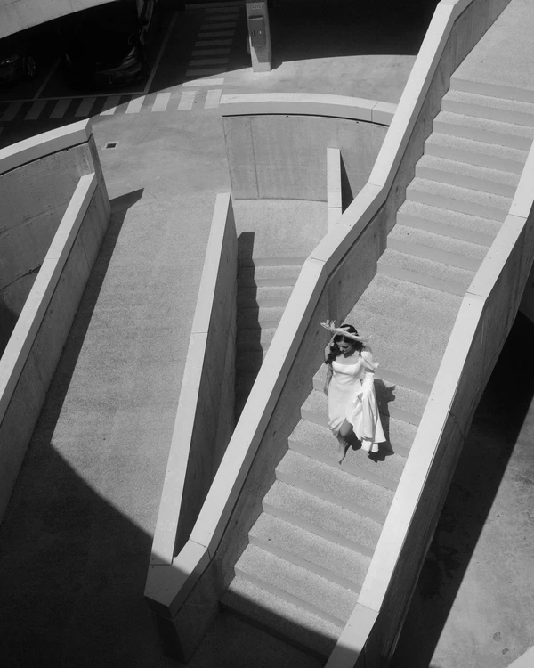 Concrete & Elegance: The Unexpected Pairing — photo 1