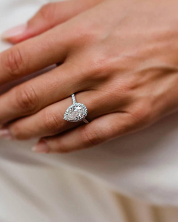 Wedding Rings for Pear Shaped Diamond | Teardrop Diamond | Pear Cut Rings