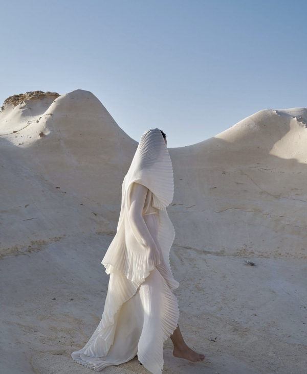 Best Wedding Dresses for Broad Shoulders | Bridal Gown Styles, Outfits for Wide Shoulders