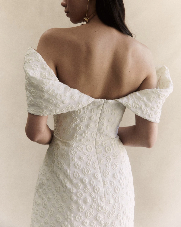 Wedding Dress Styles for Broad Shoulders — photo 1