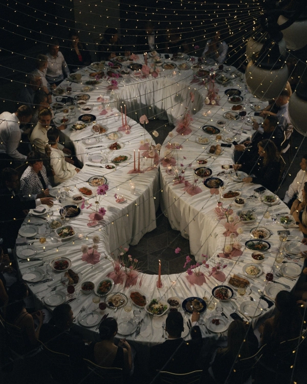 A Whimsical Wedding with a Giant Bow & Curved Tablescape — photo 2