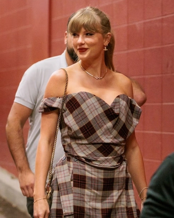 Fresh Speculation Taylor Swift & Travis Kelce Are Engaged — photo 1