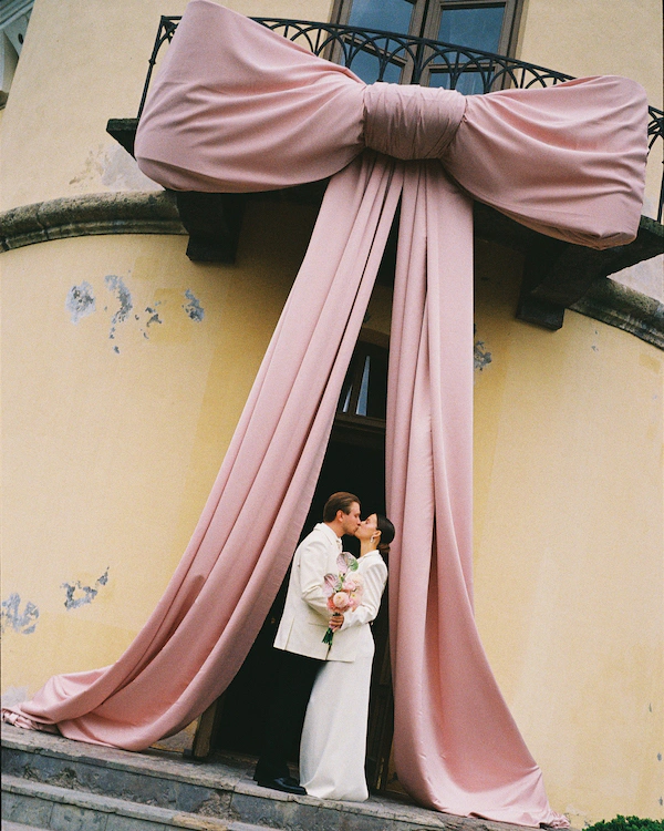 A Whimsical Wedding with a Giant Bow & Curved Tablescape — photo 1