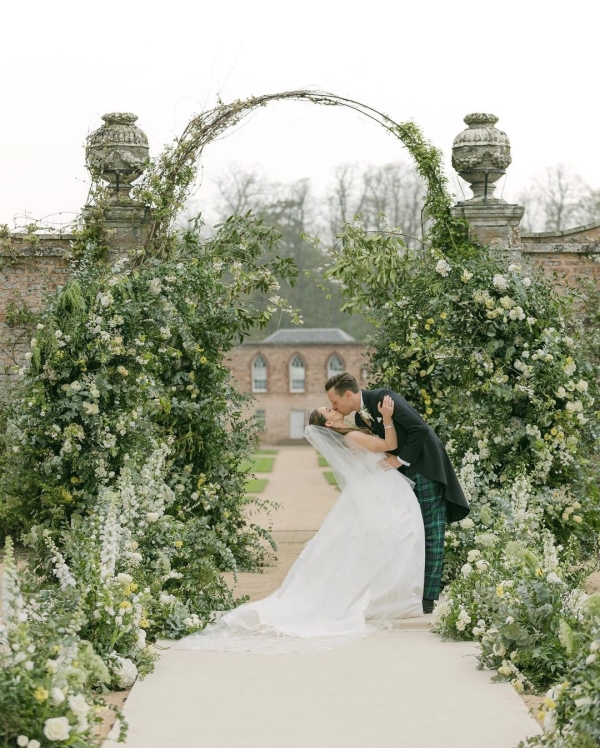 Wedding Florist in the UK | Wedding Decorators, Flower Arrangements in Britain | Bouquet For Bride