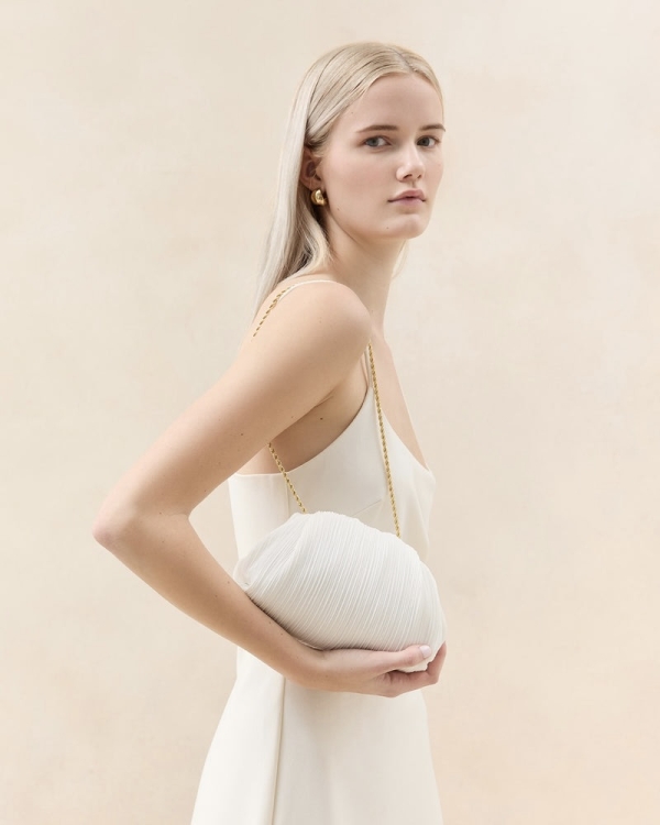 30 Stunning Bridal Clutches for Your Wedding Day Style