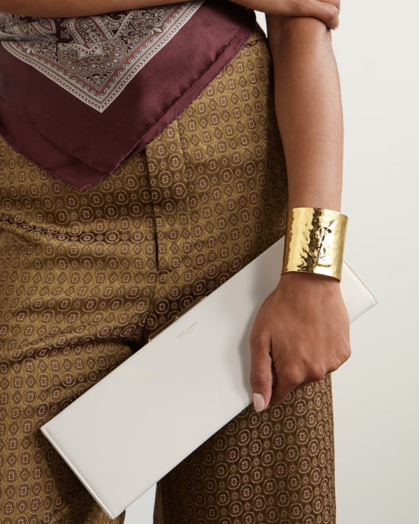 30 Stunning Bridal Clutches for Your Wedding Day Style