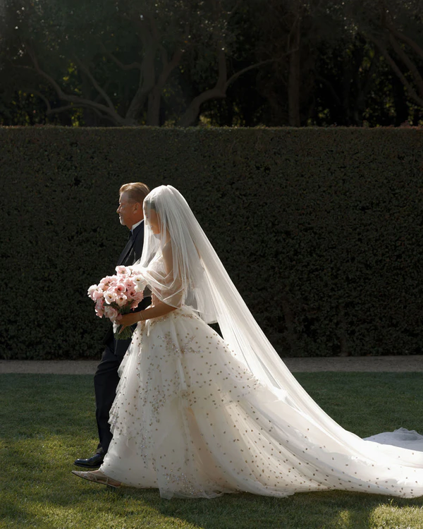 Film vs. Digital: How to Choose the Right Photography for Your Wedding — photo 1