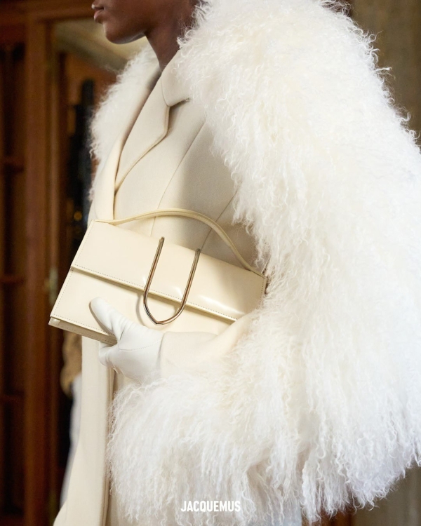 30 Stunning Bridal Clutches for Your Wedding Day Style