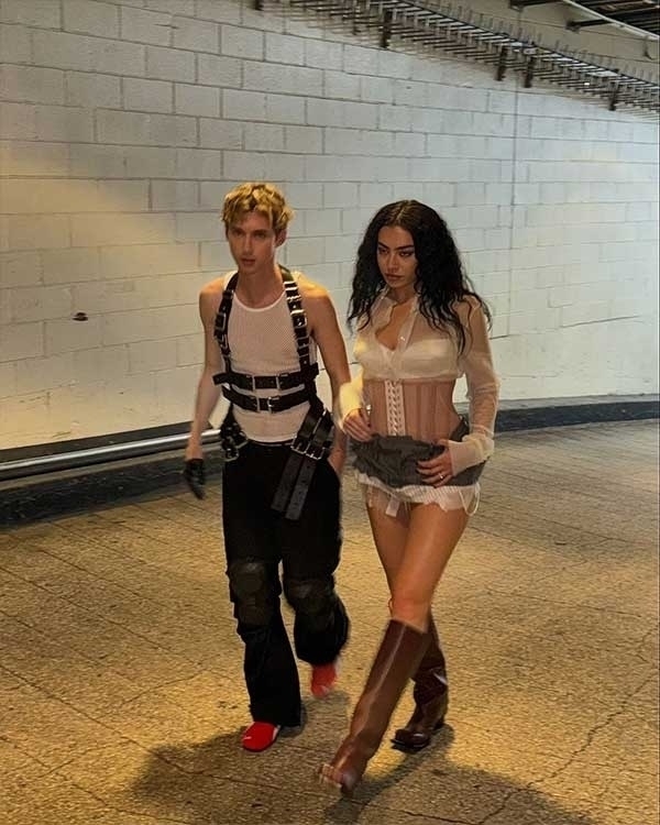 26 Couples Halloween Costume Ideas for 2025