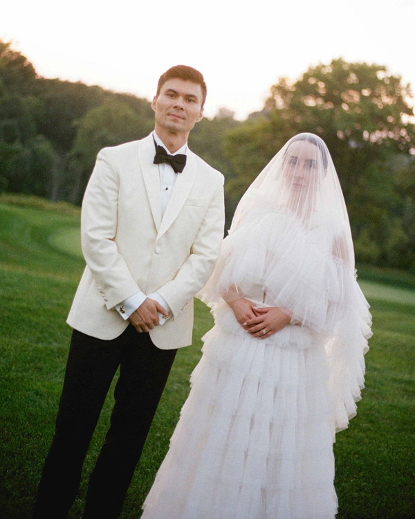 How Sincerely, Studio Pairs Digital and Film for a Story-Driven Wedding Album — photo 1