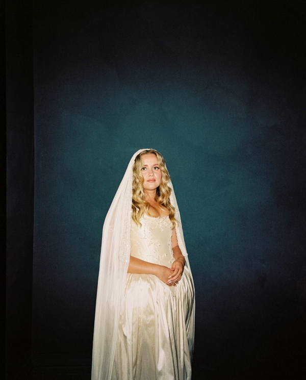 5 Overnight Beauty Hacks for Gorgeous Hair, Skin, and Nails