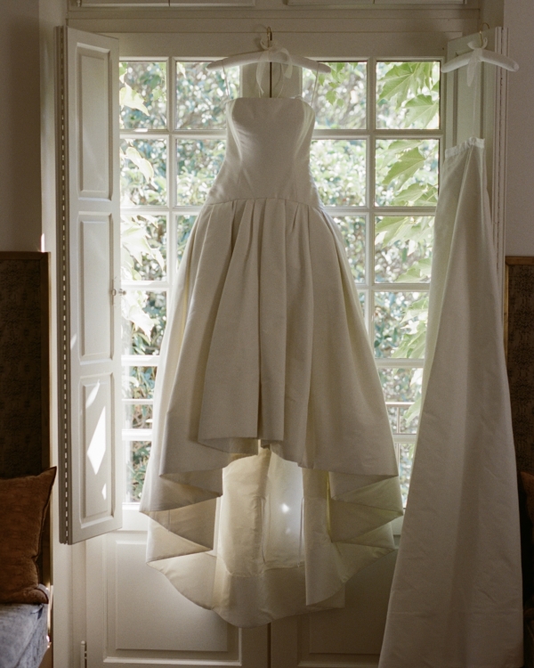 An Artistic Wedding Amongst a Hidden Stone Quarry in Provence