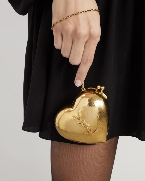 30 Stunning Bridal Clutches for Your Wedding Day Style